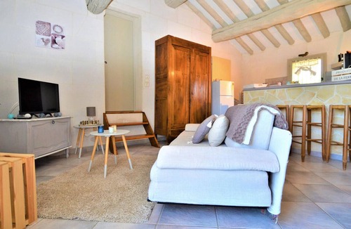 Vallabregues Apartment | Awesome apartment in Vallabregues with WiFi