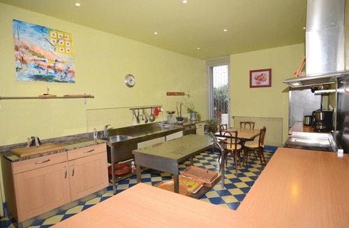 Albaron House | Awesome home in Arles