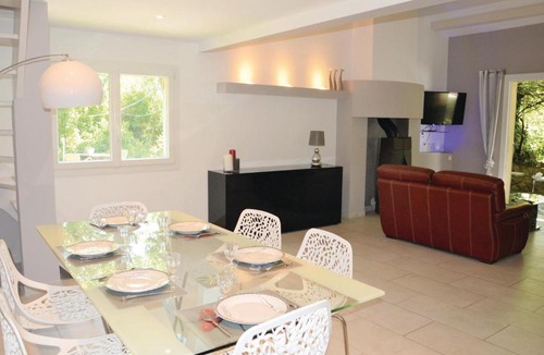 Grans House | Awesome home in Grans with 5 Bedrooms, WiFi and Outdoor swimming pool
