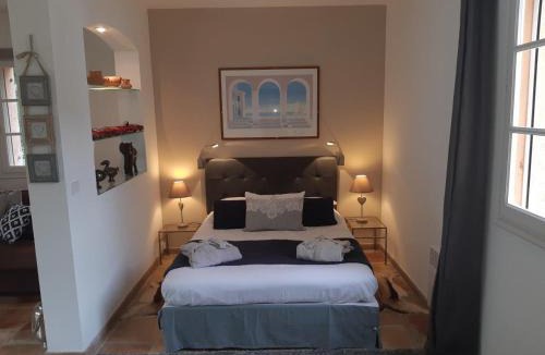 Tourrettes Bed & Breakfast | B&B Charming suite and pool in Provence
