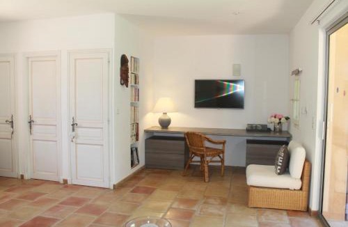 Tourrettes Bed & Breakfast | B&B Charming suite and pool in Provence