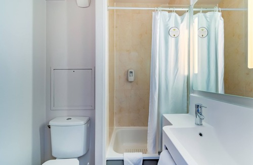 11th Arrondissement Hotel | B&B HOTEL Marseille La Valentine
