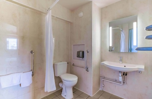 11th Arrondissement Hotel | B&B HOTEL Marseille La Valentine