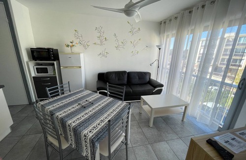 Balaruc-les-Bains Apartment | Balaruc-Les-Bains, Charmant T2, à 2 pas des Therme