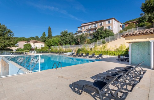Callian Apartment | Balcon privé & vue imprenable sur les collines
