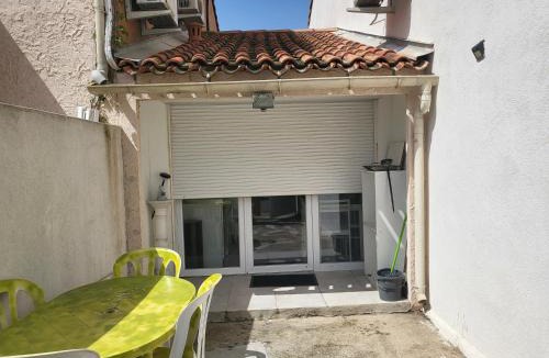 Port-Saint-Louis-du-Rhone Apartment | Bas de maison envoutant