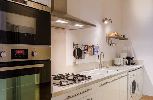 Robion House | Bastide des Oliviers – Provencal home on an organic olive oil estate