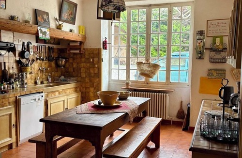 Aix-en-Provence House | Bastide Familiale with Swimming Pool, Tennis, & Pétanque - Aix-en-Provence