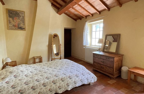 Buoux House | Bastide Provençale facing the Grand Luberon