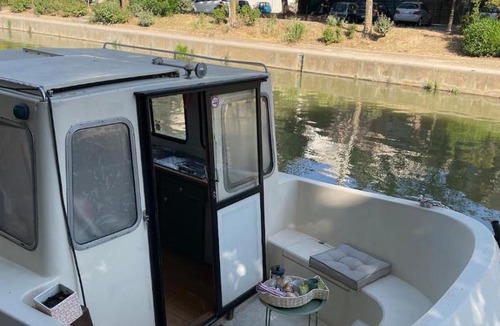 Anatole France Boat Rental | Bateau Erebus - Bohême chic