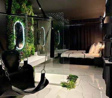 Salon-de-Provence Apartment | BDSM TANTRA Love Room Salon-de-Provence