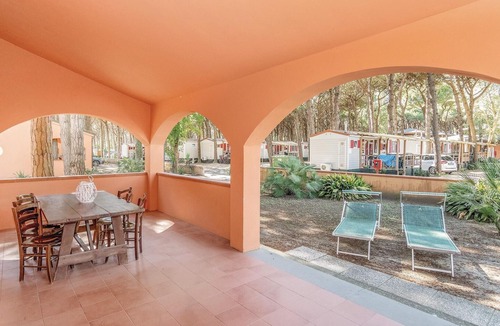 Lido di Spina House | Beach front home in Lido di Spina FE with outdoor swimming pool