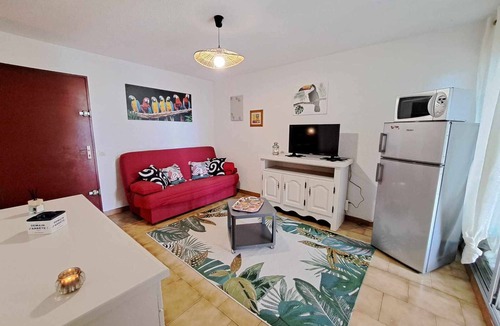 Marseillan Apartment | Beachfront Cozy 2-Room Apartment with Private Garden & Parking