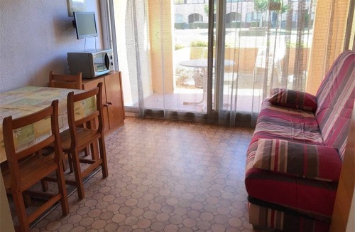 Le Barcares Apartment | Beachfront Studio with Cabin - Sleeps 4, Private Parking, Near Shops