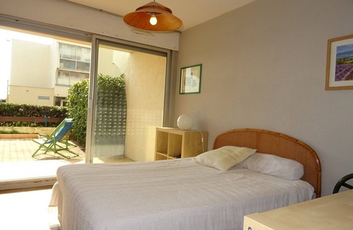 Palavas-les-Flots Apartment | Beachside 2-Bedroom Apartment with Pool Access, Terraces, and Parking in Palavas-les-Flots