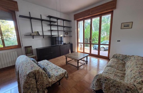 Quercianella Apartment | Beachside Villa