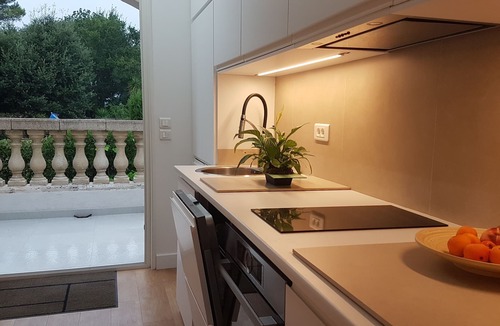 Cagnes-sur-Mer House | Beautiful 3 room quiet, top of villa, renovated 2018, secure parking