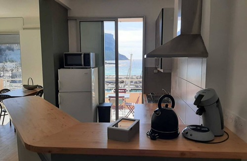 Cassis Apartment | Beautiful and bright apartment with lovely view of Cassis Bay and feet in water