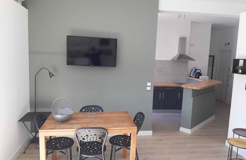 Cassis Apartment | Beautiful and bright apartment with lovely view of Cassis Bay and feet in water