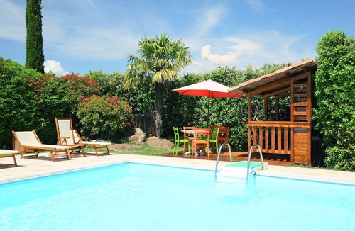 Serre di Rapolano Villa | Beautiful apartment in villa for 2 guests with pool, WIFI, A/C, TV and parking