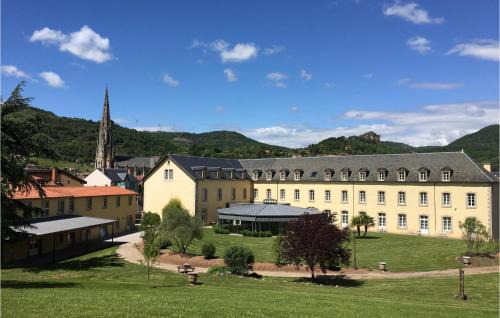 Saint-Affrique Apartment | Beautiful Apartment In Saint-Affrique With Wifi
