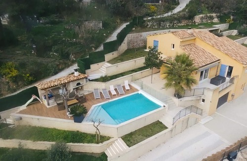 Tourrettes-sur-Loup Villa | Beautiful family villa with sea view, swimming pool and jacuzzi