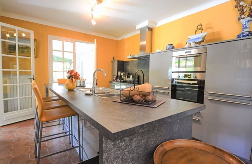 Morieres-les-Avignon Villa | Beautiful private villa for 6 guests with private pool, A/C, WIFI, TV and terrace