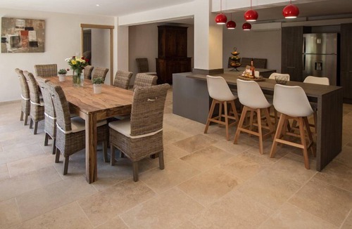 Noves House | Beautiful holiday home in Noves, private pool, park, pets allowed (2).