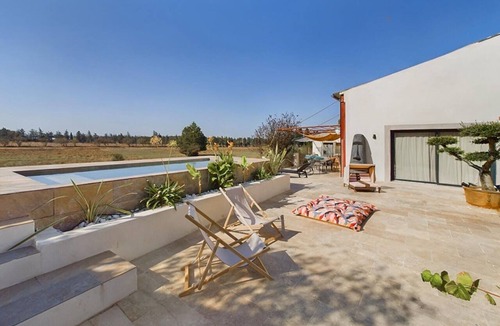 Eyragues House | Beautiful home in Eyragues with WiFi