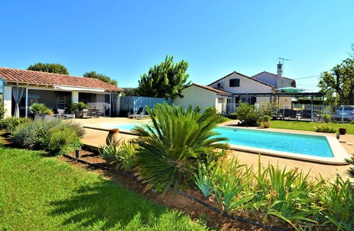 Arles House | Beautiful home in Moulès