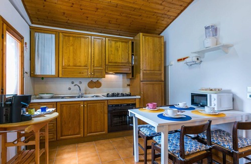 Vada House | Beautiful private villa for 4 people with A/C, WIFI, TV, patio and pets allowed