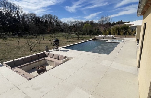 La Barben House | Beautiful new house of around 200m2 on 3000m2 of land pisicne jacuzzi