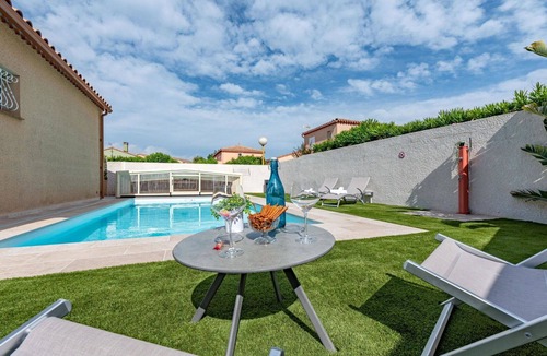 Le Barcares Villa | Beautiful private villa for 6 people with WIFI, A/C, private pool, TV, terrace and pets allowed