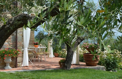 Castelvecchio Villa | Beautiful private villa with WIFI, A/C, private pool, TV, terrace and panoramic view, close to L.