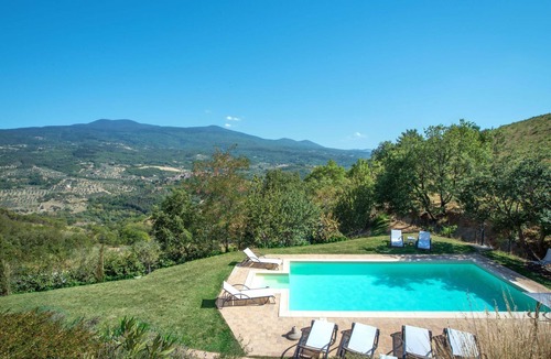 Seggiano House | Beautiful private villa with WIFI, private pool, hot tub, TV, patio, pets allowed and panoramic .
