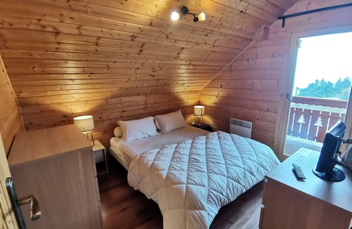 Reallon Ski Chalet | Beautiful recent chalet sleeps 8 in the heart of Réallon resort