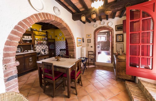 Trequanda House | Beautiful restored farmhouse with swimming pool in the quiet of the Sienese hills.