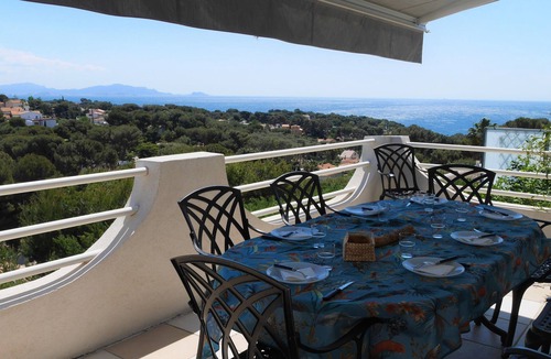 Carry-le-Rouet House | Beautiful sea view 10 minutes walk from the beach and village in a residential area
