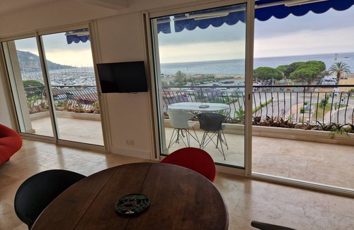 Menton Apartment | Beautiful sea view, beach 100m away. All comforts. As new