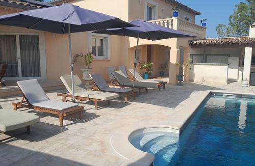 Molleges House | Beautiful spacious house, comfortable, quiet. while being close to shops