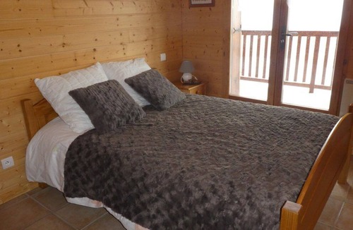 Reallon Ski Chalet | Beautiful traditional chalet sleeps 12 in the heart of Réallon resort