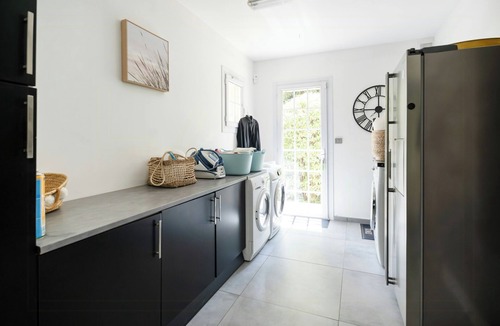Est House | Beautiful villa with salt pool in Aix