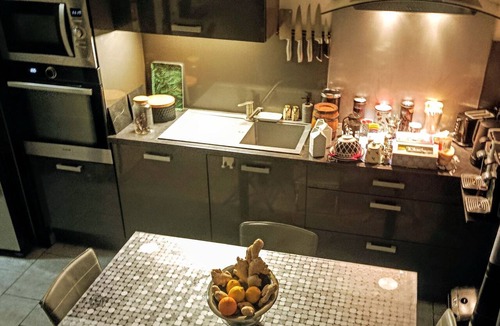 Marseillan Plage Bed & Breakfast | Bed and Breakfast 'Le Havre De Paix' with Private Terrace, Wi-Fi and Air Conditioning