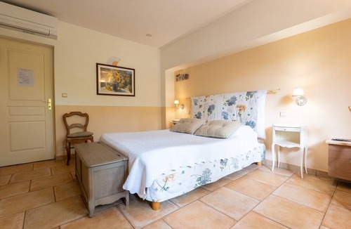 Moustiers-Sainte-Marie Bed & Breakfast | Bed and Breakfast 'Le Mas Du - Chambre Loup' with Mountain View, Shared Terrace and Wi-Fi