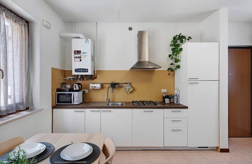 San Zeno House | BeeHome in Verona - Cosy home near the old town - Free parking, AC in every room, Fast wifi