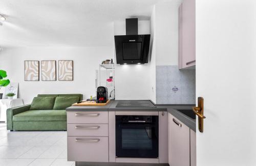 Menton Apartment | Bel appartement climatisé avec terrasse et piscine