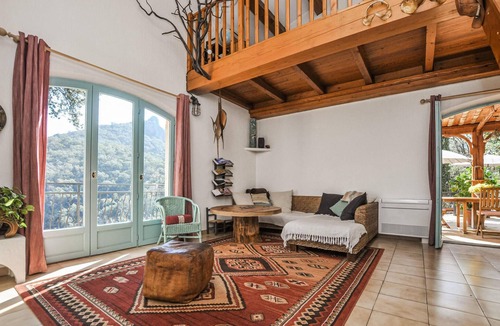 St. Jean de l’Esterel House | Belle maison en pleine nature