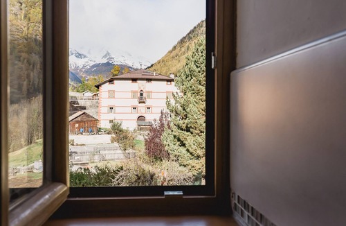 Ossana Apartment | [Between Light and Panorama] Spacious 3-Bedroom Apartment Near M. di Campiglio