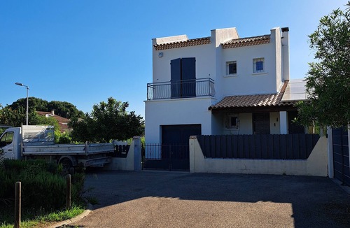 Garons Villa | Between Nîmes and Camargue, magnificent villa with large secure swimming pool