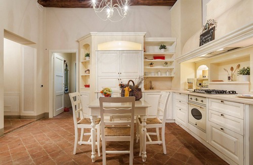 Lucca Historical Center Apartment | BEYOND THE EXTRAORDINARY Romantic Quiet Spacious Apartment Next to Guinigi Tower